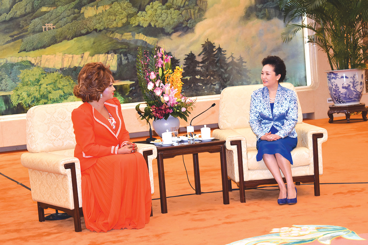 Chantal Biya plus qu’une accompagnatrice en Chine, une adepte de la diplomatie humanitaire.