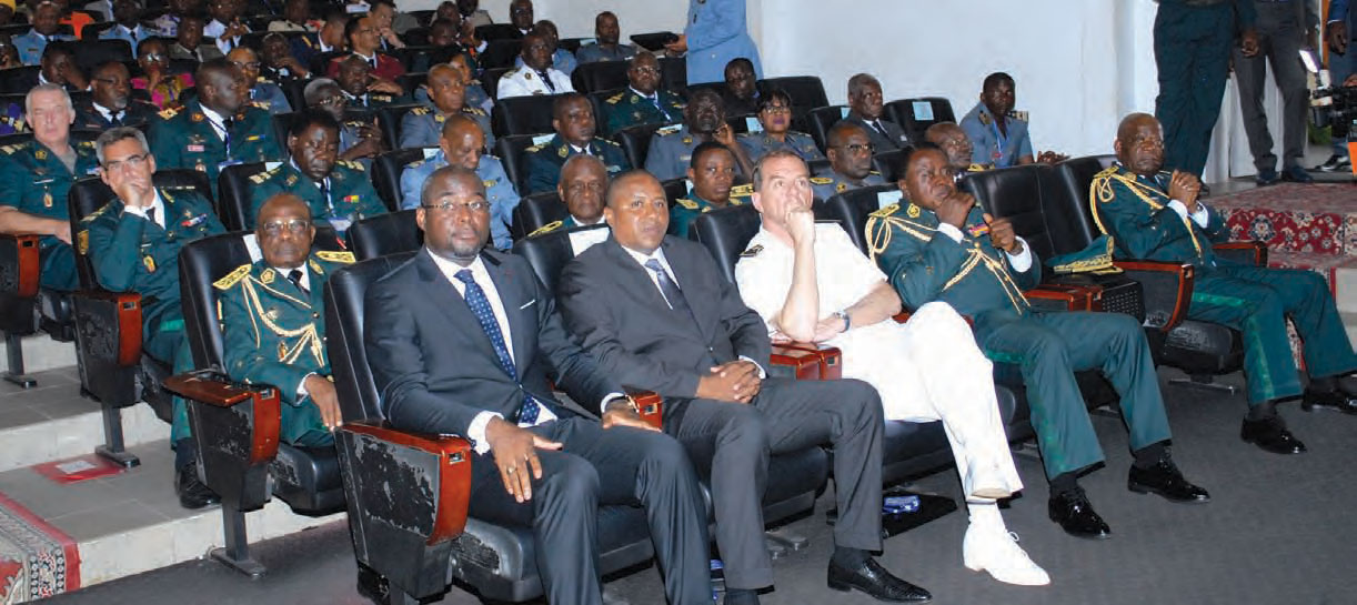 Vulgarisation des réseaux sociaux: l’armée en formation