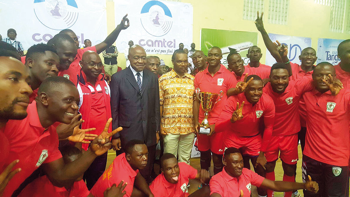Volleyball: Injs dames et Fap soulèvent le trophée national