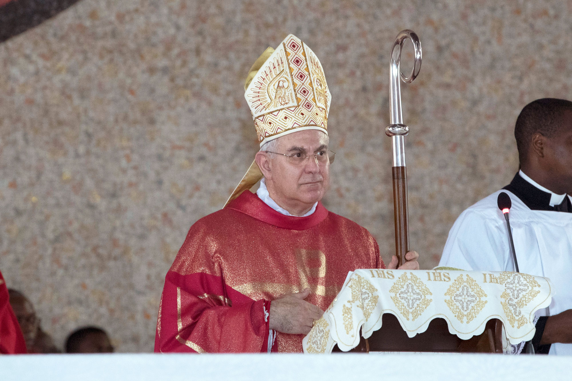 Religion catholique: le nouveau nonce Mgr Julio Murat déjà actif