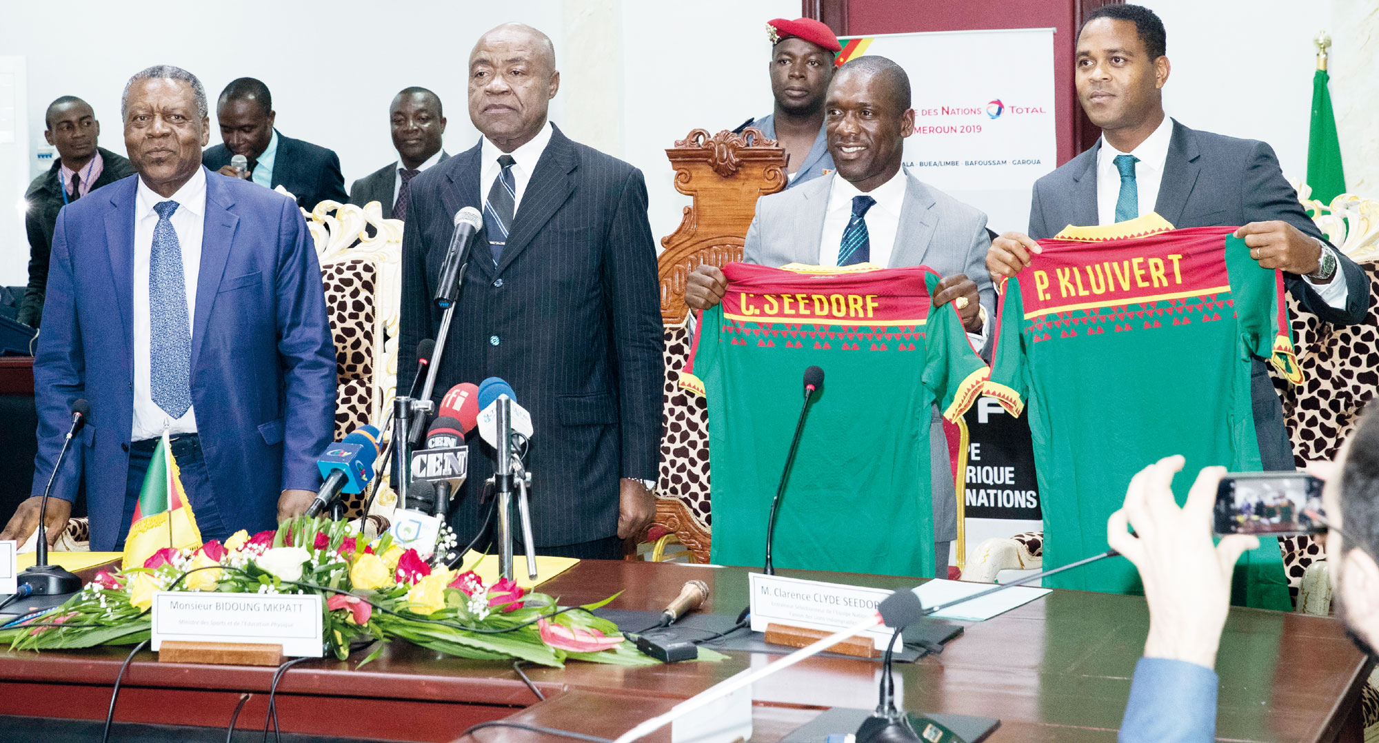 Football : Clarence Seedorf prend connaissance de ses priorités !