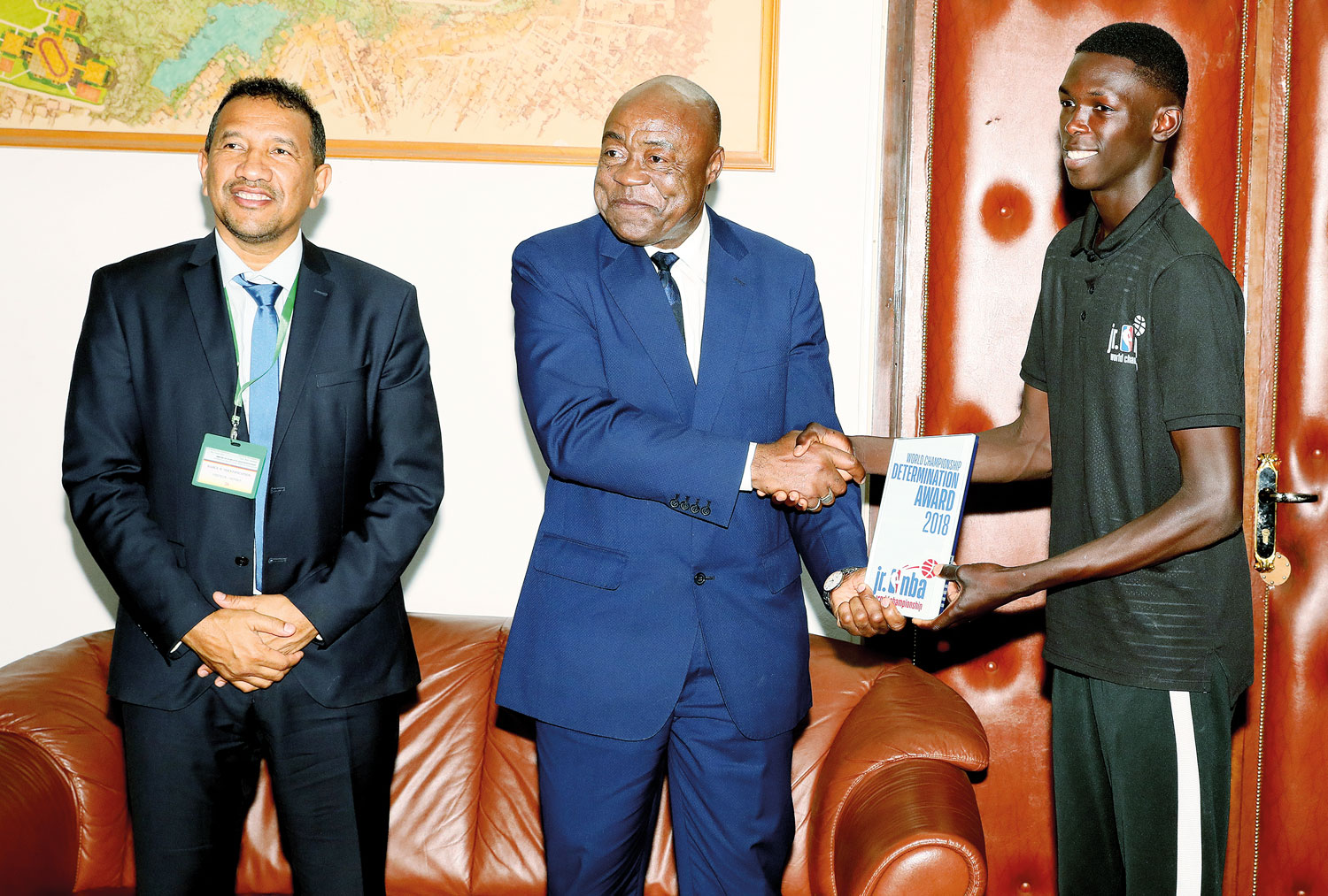 Le MINSEP Pierre Ismaël Bidoung Mkpatt veut développer le basket-ball