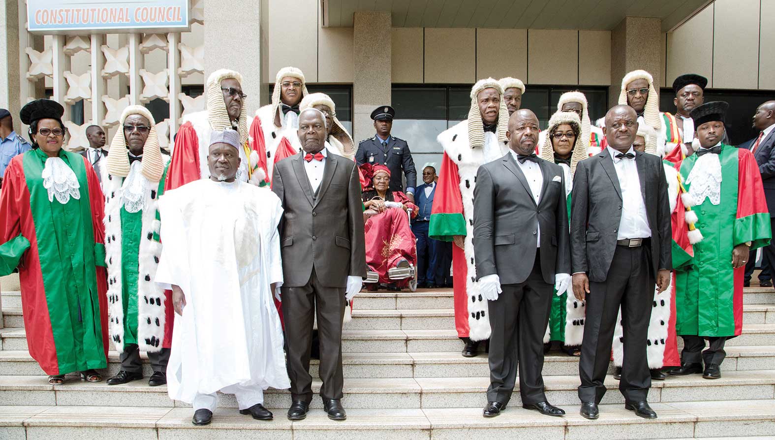 Conseil constitutionnel : 5 membres du Conseil électoral prêtent serment