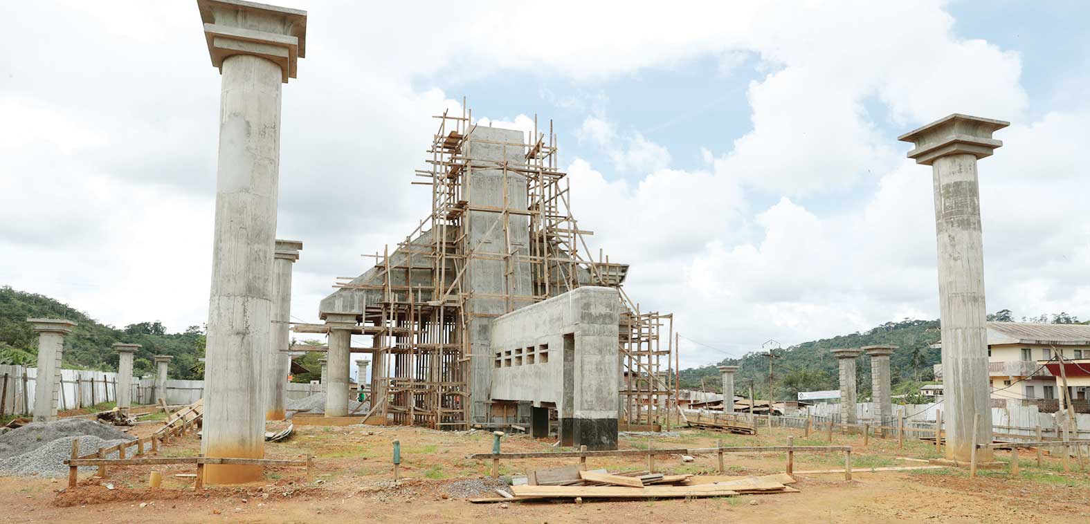 Eséka : Le MINAC évalue les travaux de la stelle de commémoration