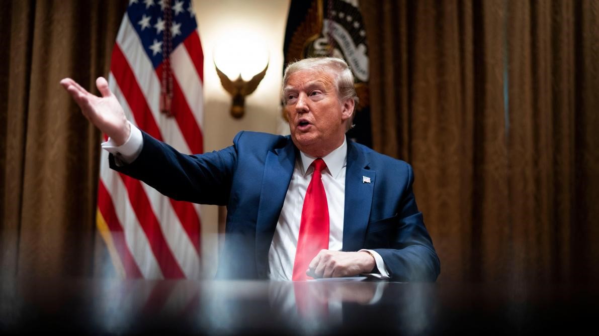 Le président Donald Trump suspend la contribution américaine à l’OMS