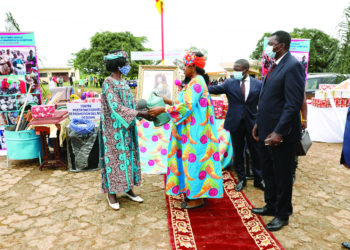 Diang: Dons majeurs de Chantal Biya aux femmes rurales