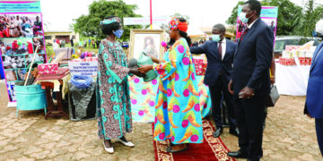 Diang: Dons majeurs de Chantal Biya aux femmes rurales