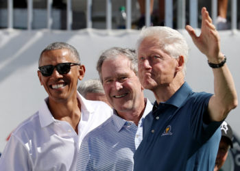 Promotion de la vaccination contre le COVID-19 : Biden, Obama, Bush et Clinton en première ligne