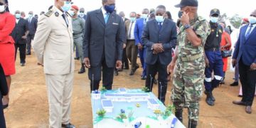 Construction du centre vie de Ngoulentang: Pose de la première pierre