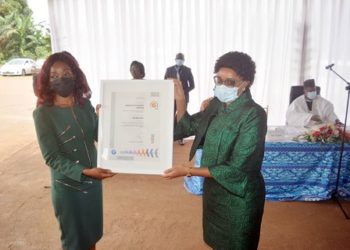 Autorité Aéronautique: Paule Assoumou Koki reçoit deux certificats ISO 9001/2015