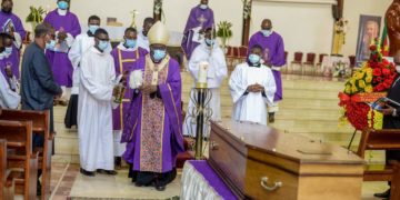 Reconnaissance : Amobé Mévégué honoré par la nation