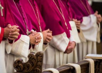 Violences sexuelles dans l’Eglise catholique en France: Un rapport explosif