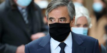 Procès des emplois fictifs: François Fillon exprime des regrets