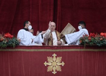 Bénédiction Urbi et Orbi: Demander à l’Enfant Jésus la force de « s’ouvrir au dialogue »