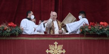 Bénédiction Urbi et Orbi: Demander à l’Enfant Jésus la force de « s’ouvrir au dialogue »