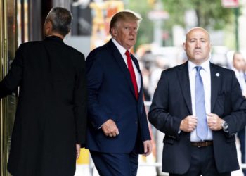 Documents Top secrets découverts chez Trump : Le FBI obtient la perquisition