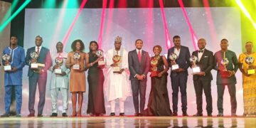 Ballon D’Or Camerounais 2022 : Une Fin de saison dorée, Paul BIYA honoré