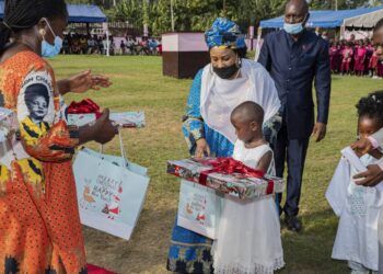 Cameroun : Chantal Biya, en « Père Noël » à Memiam