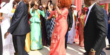 Yaoundé : meilleurs vœux et fleurs pour Chantal Biya