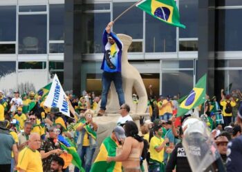 Brésil : la démocratie ébranlée par l’assaut contre le cœur du pouvoir