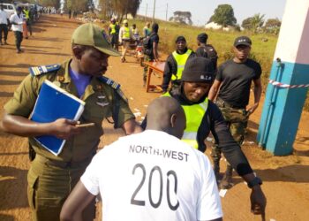 Cameroun: Recrutement annoncé de 2 000 commandos par l’armée