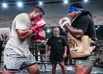 Boxe: Mike Tyson salue la progression de Francis Ngannou