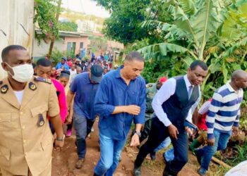 Cameroun : la visite de réconfort de Franck Biya aux sinistrés de Mbankolo fait des vagues